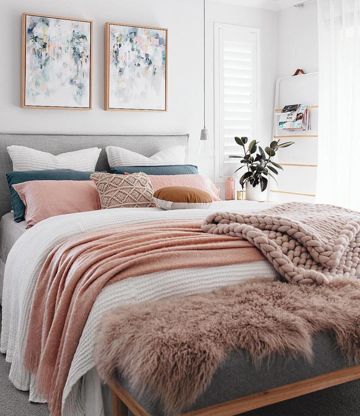 Phòng ngủ màu hồng pastel