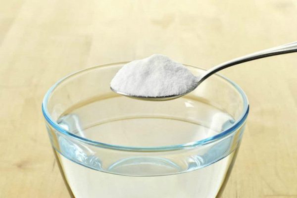 Mẹo nhỏ giúp bạn TẨY VẾT BẨN trên bề mặt nội thất muỗi + thuốc tẩy + nước lã