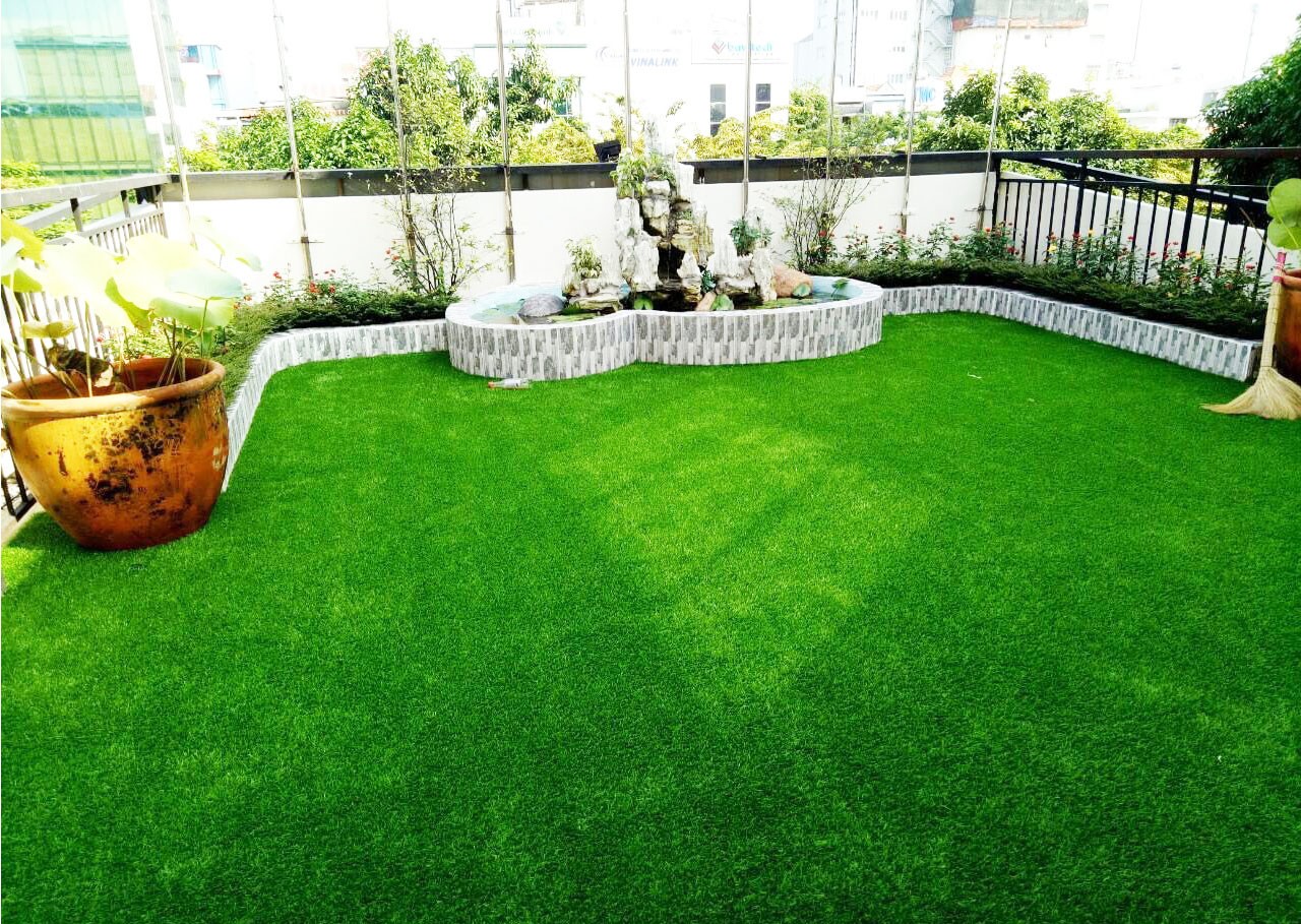 Trang trí sân vườn và ban công bằng thảm cỏ nhân tạo