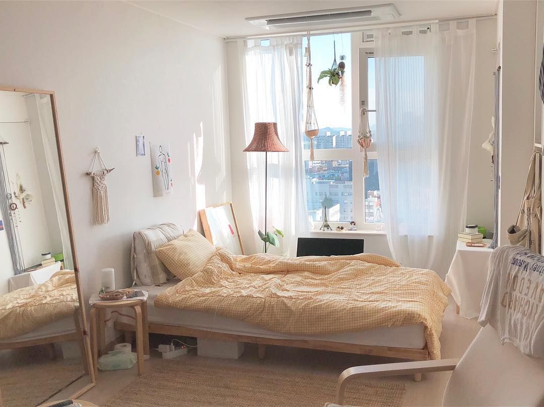 Trang trí phòng ngủ với rèm trắng