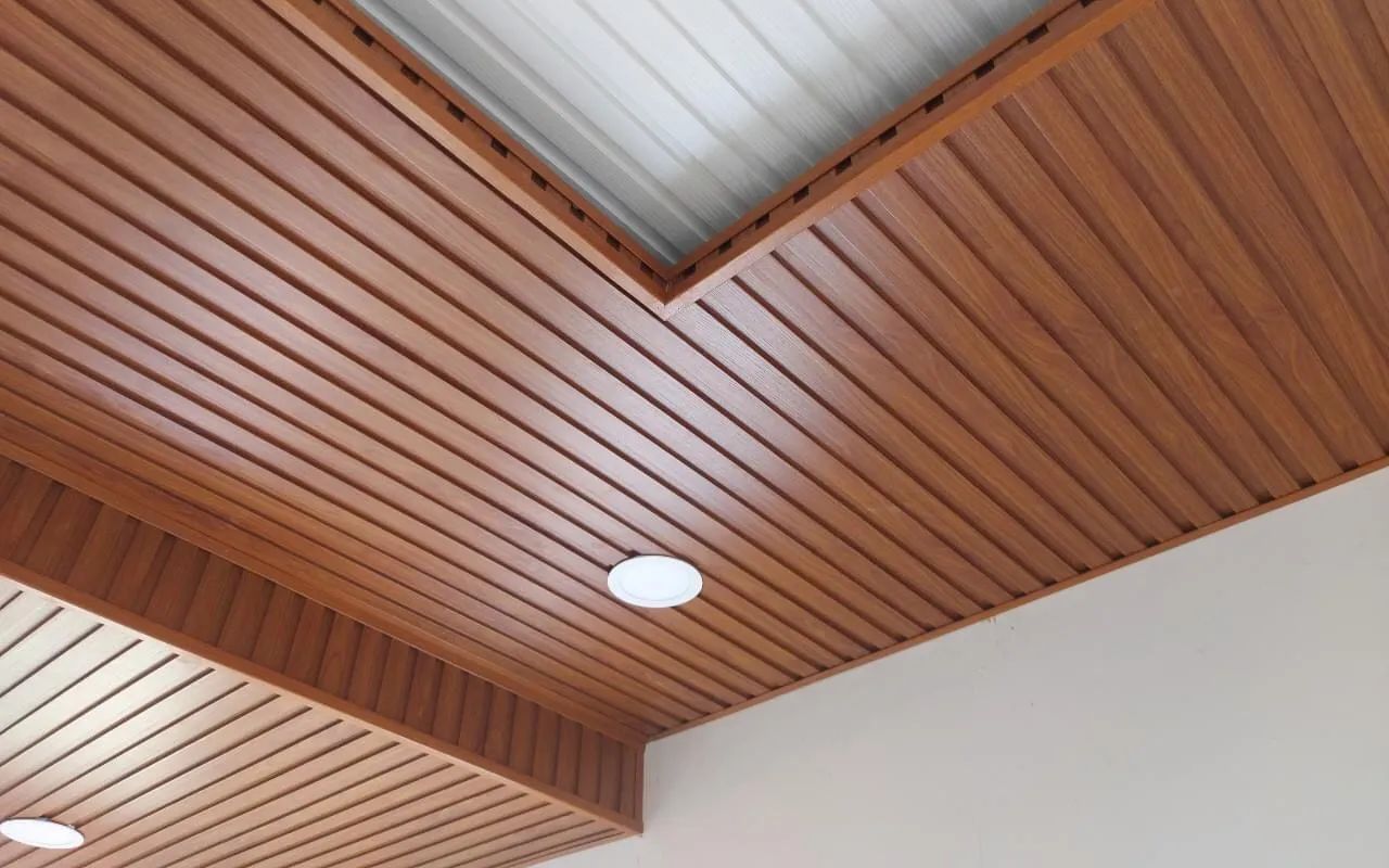 lam sóng ốp trần trong trang trí nội ngoại thất ngôi nha