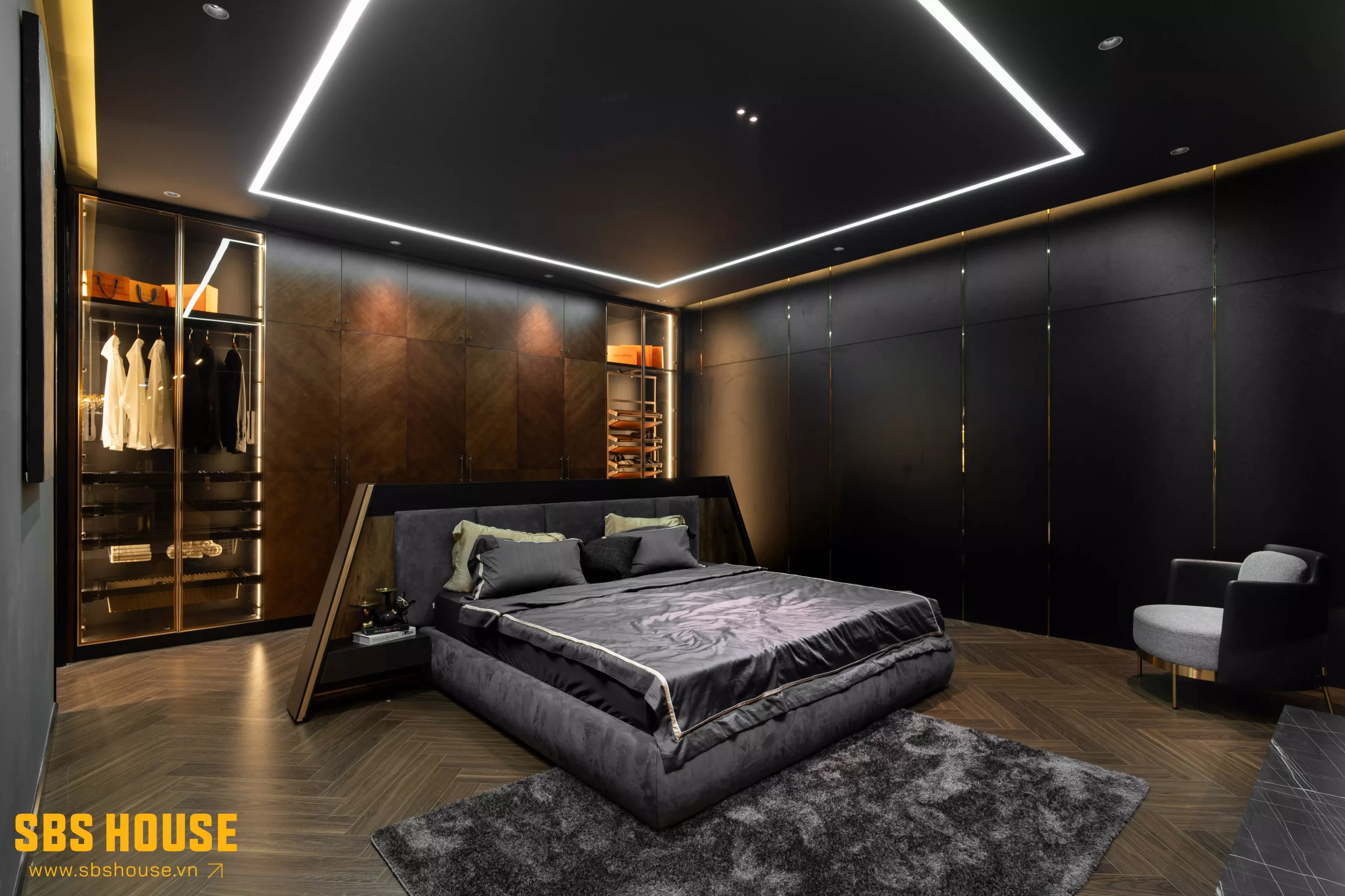 Không gian phòng ngủ và giường ngủ phong cách luxury tại showroom nội thất của SBS