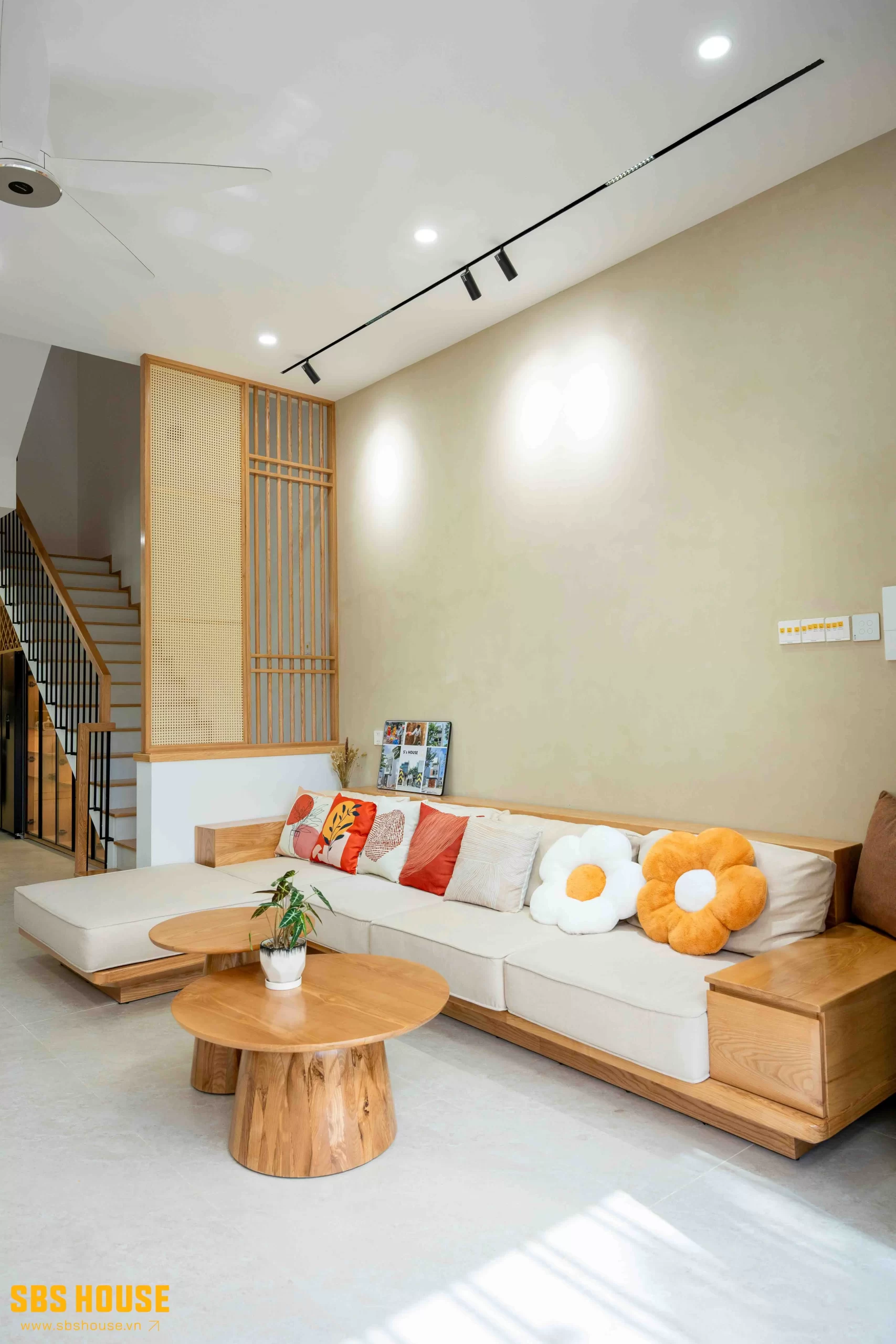 hình ảnh thực tế phòng khách SBS HOUSE thiết kế và thi công