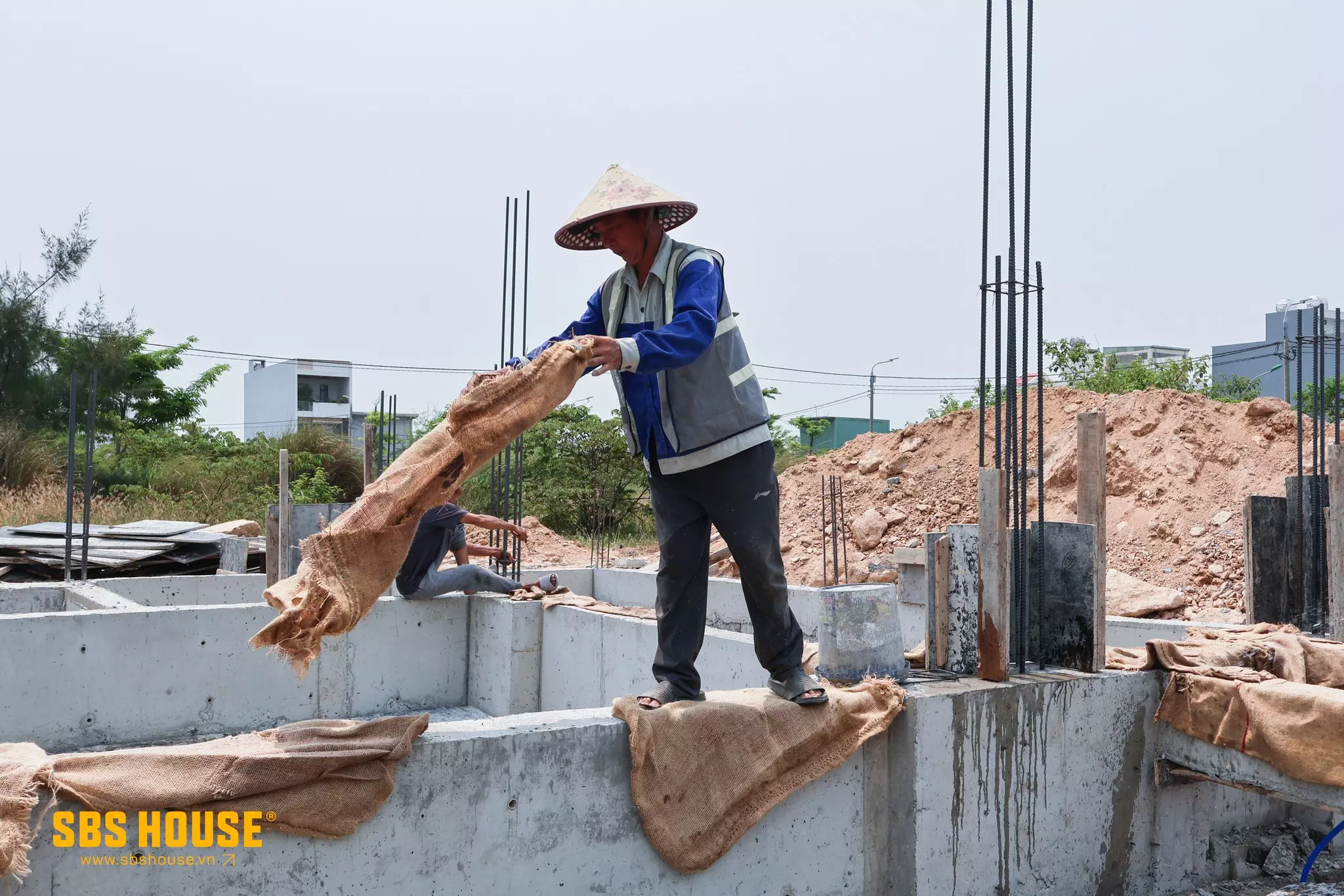 thời gian bảo dưỡng bê tông móng