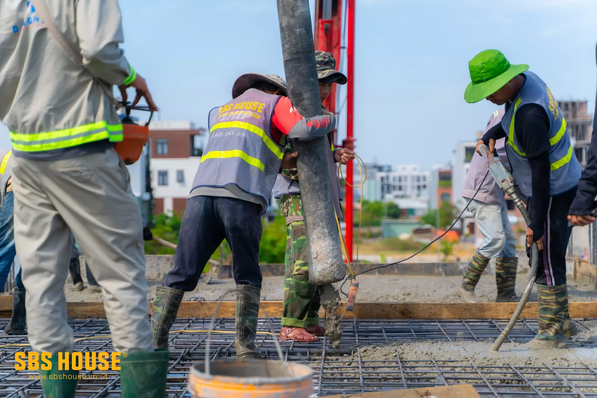 lưu ý khi đổ bê tông tươi và bê tông tự trộn khi xây nhà