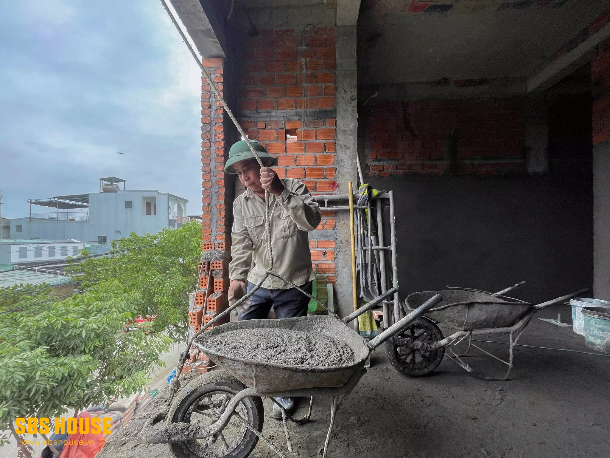 nên dùng bê tông thương phẩm hay bê tông tự trộn