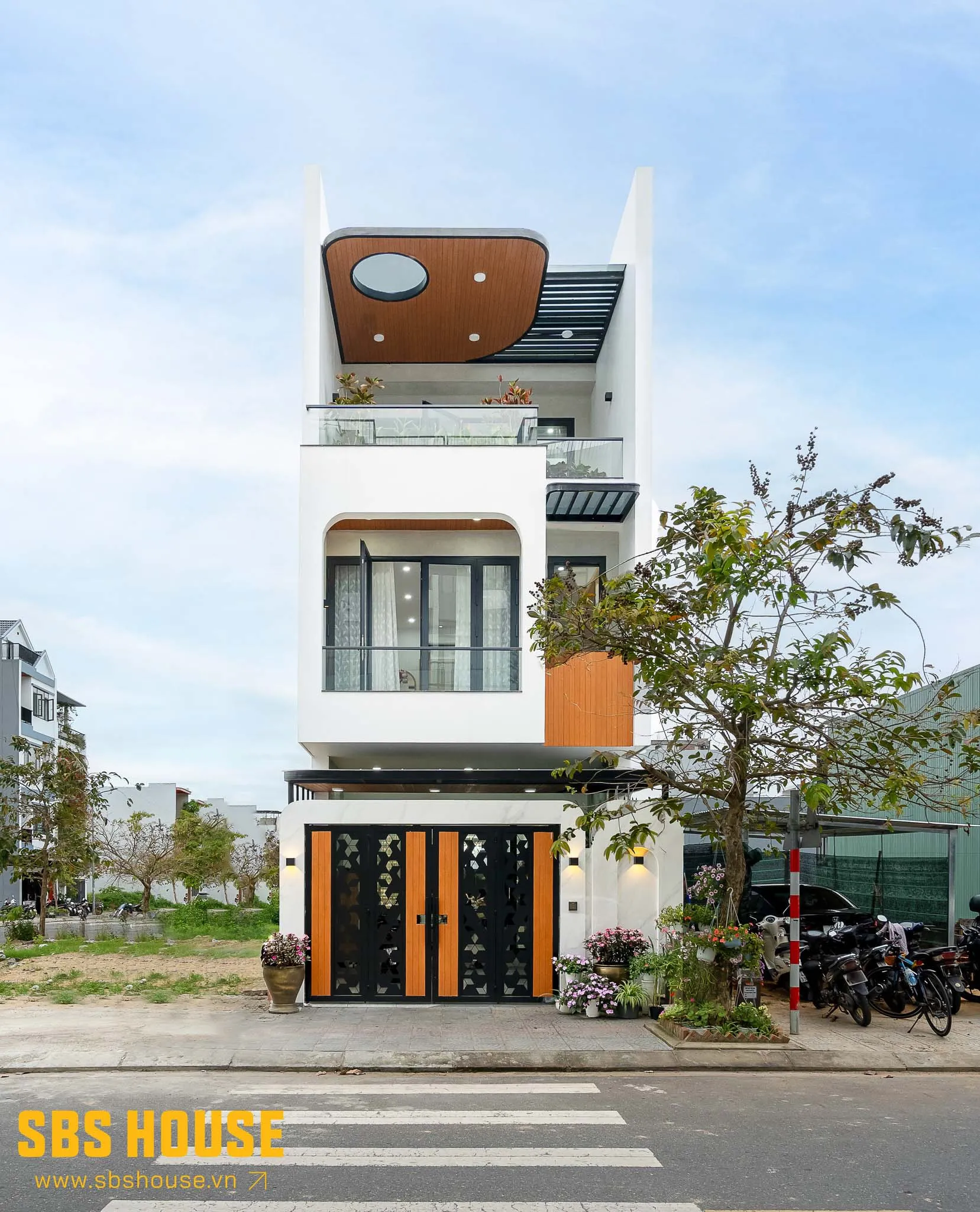 Mặt tiền nhà lệch tầng 1 trệt 2 lầu diện tích 5x20m