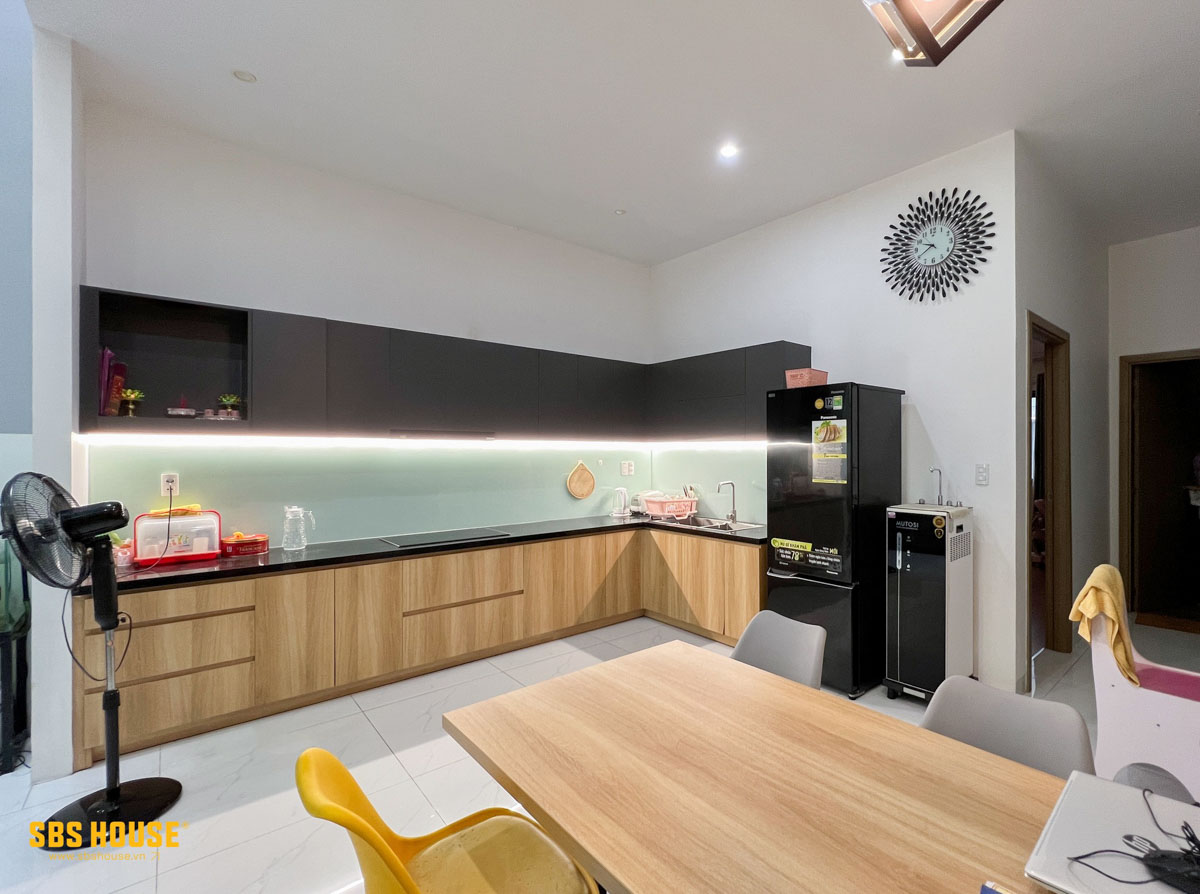 hình ảnh phòng bếp công trình N's House sau 5 năm