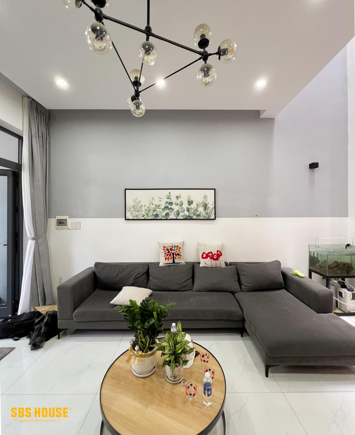 hình ảnh phòng khách công trình N's House sau 5 năm