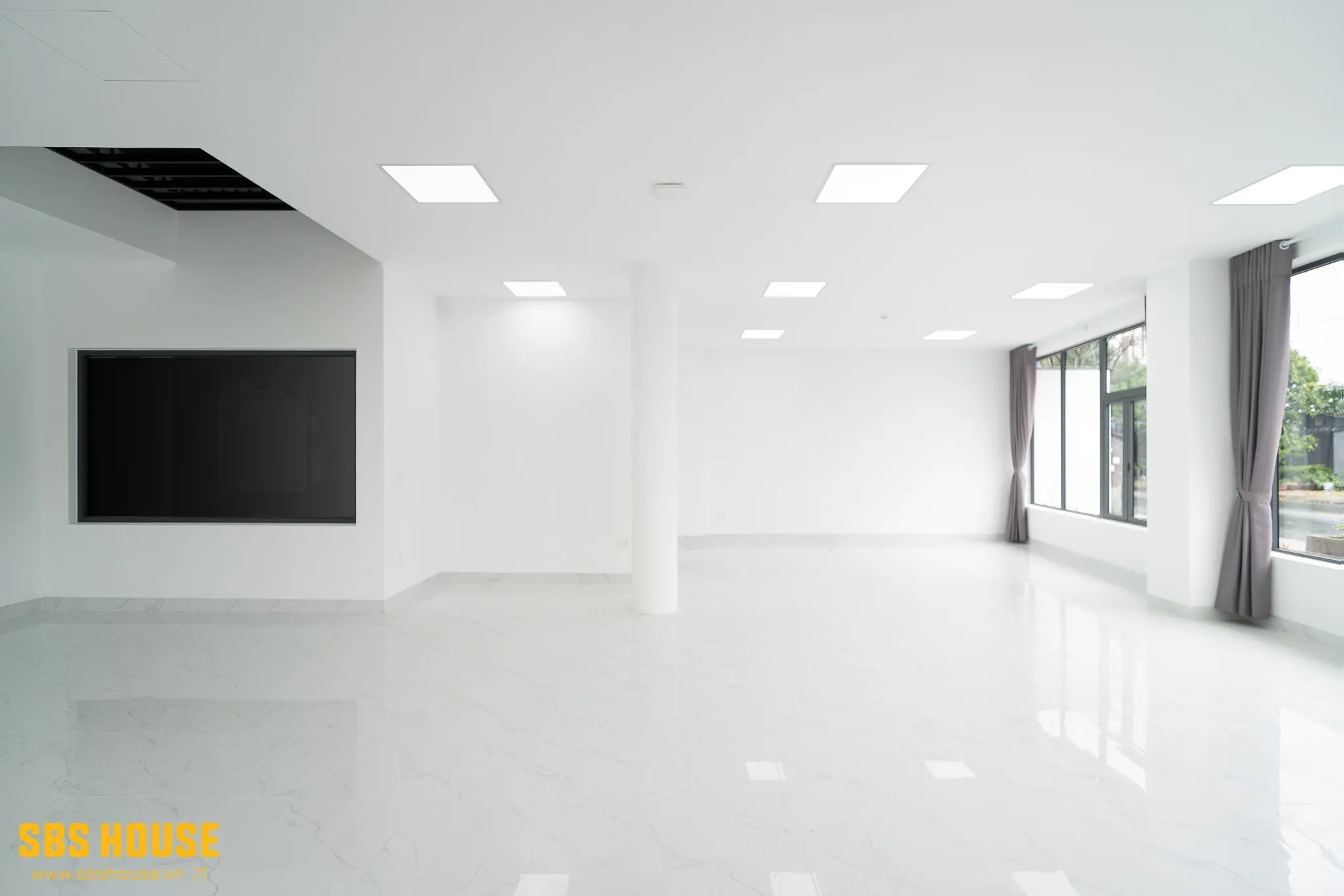 Với quy mô 4 tầng 1 tum, D’s Apartment bố trí tầng 1 là không gian cho thuê kinh doanh, mở văn phòng. Các tầng trên gồm tổng 19 căn hộ cho thuê.