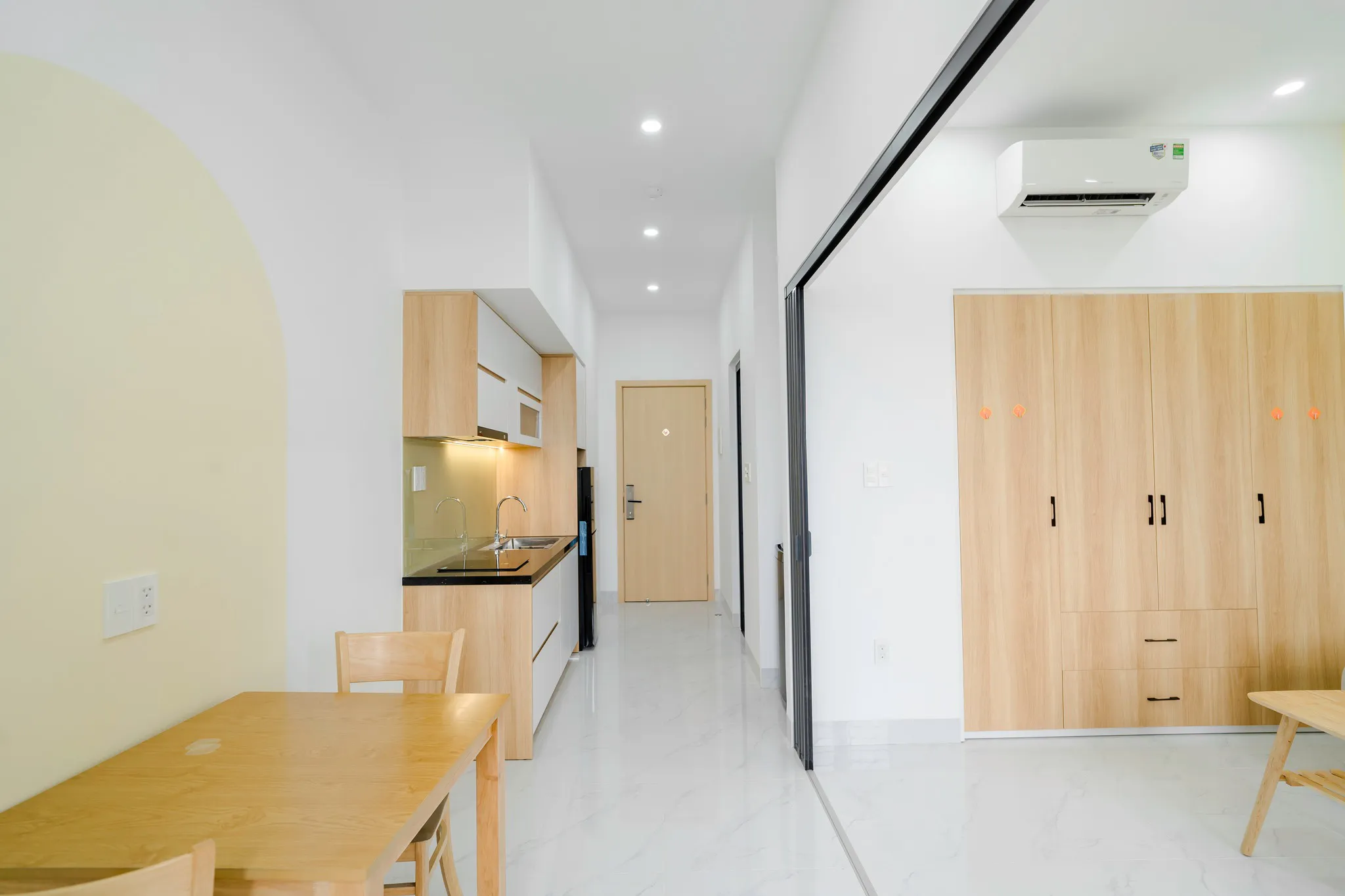 Từng căn hộ cho thuê trong D’s Apartment đều được bố trí tối ưu với đầy đủ các không gian sinh hoạt chung, bếp - ăn và ngủ.