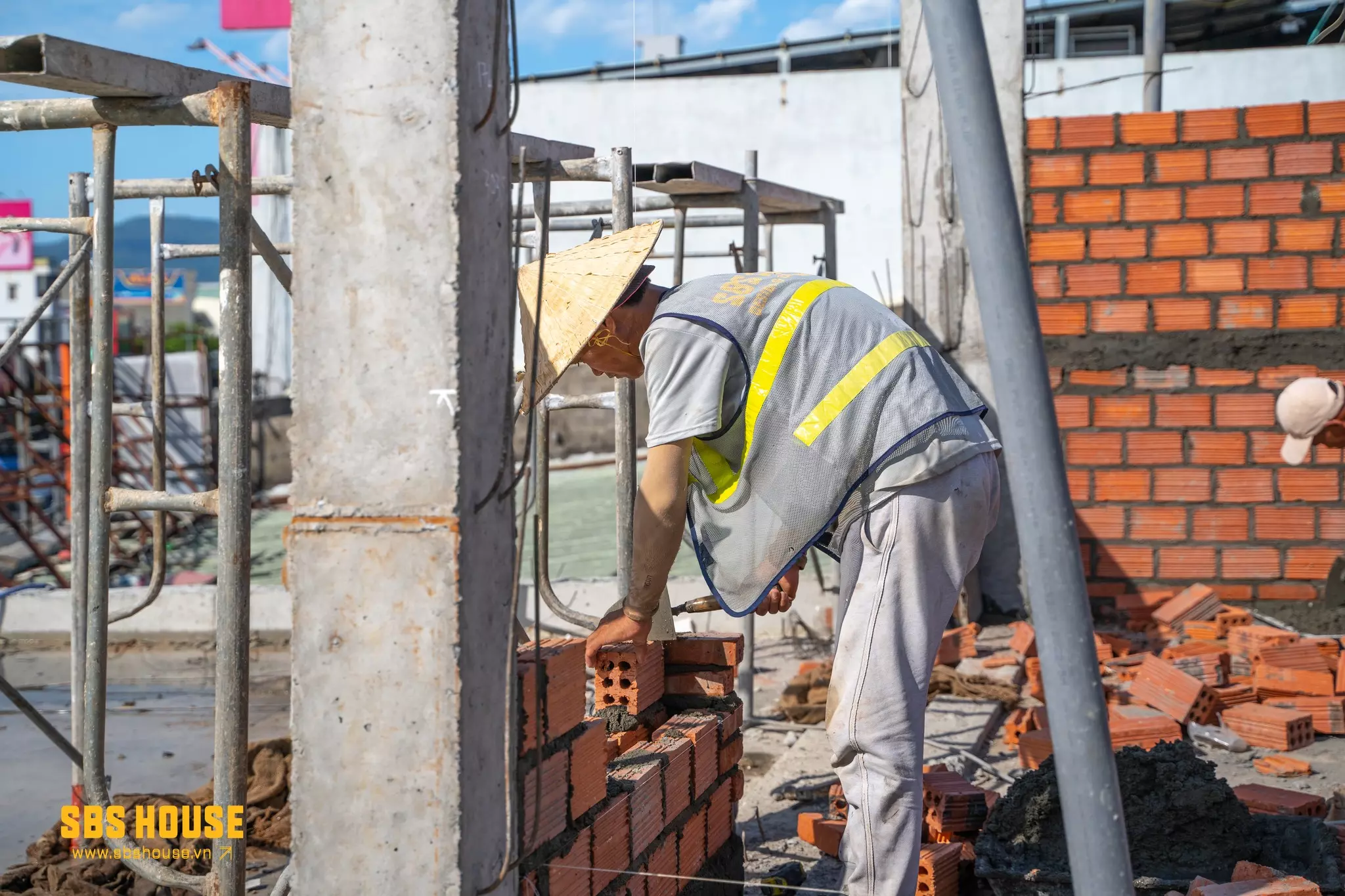 Tường 20 được thi công trong công trình thực tế cho thấy độ dày, độ chắc chắn và kỹ thuật xây dựng tỉ mỉ