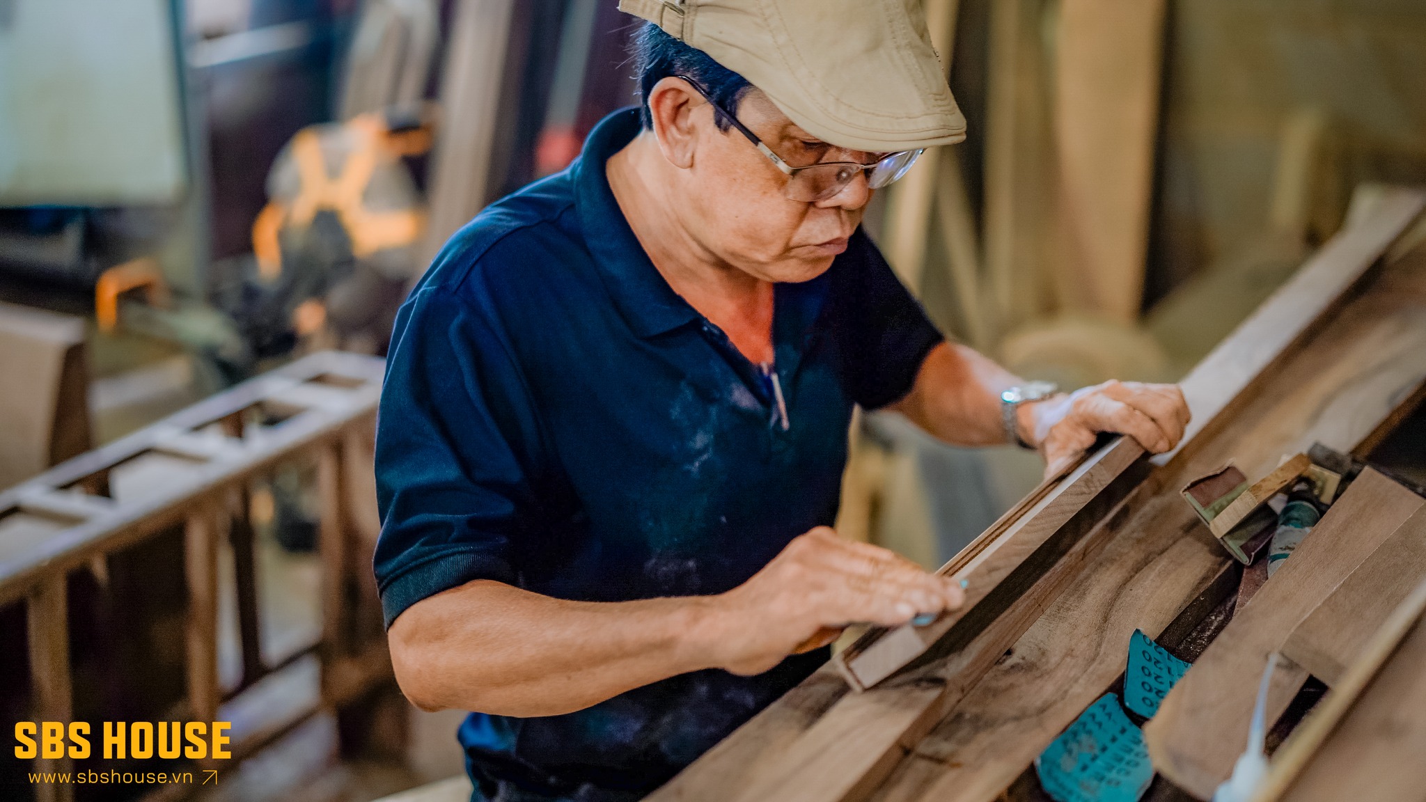 đội ngũ thợ thầy gia công nội thất gỗ sồi tự nhiên ở Đà Nẵng 