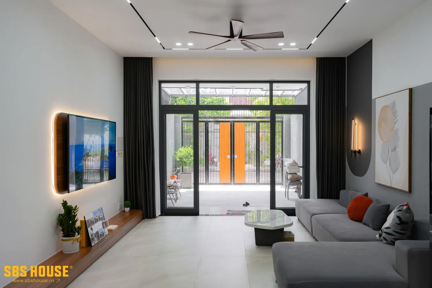 Tổ chức công năng hợp lý, ánh sáng và tầm nhìn kết nối xuyên suốt trong nhà.