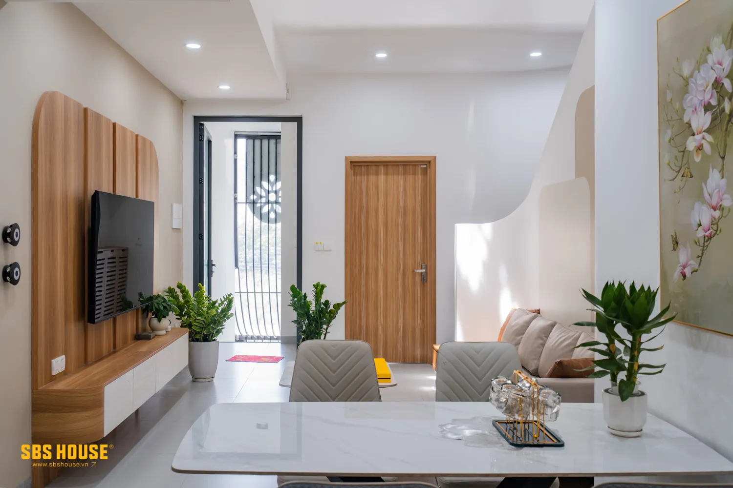 Giếng trời và mảng xanh mang lại năng lượng tích cực mỗi ngày