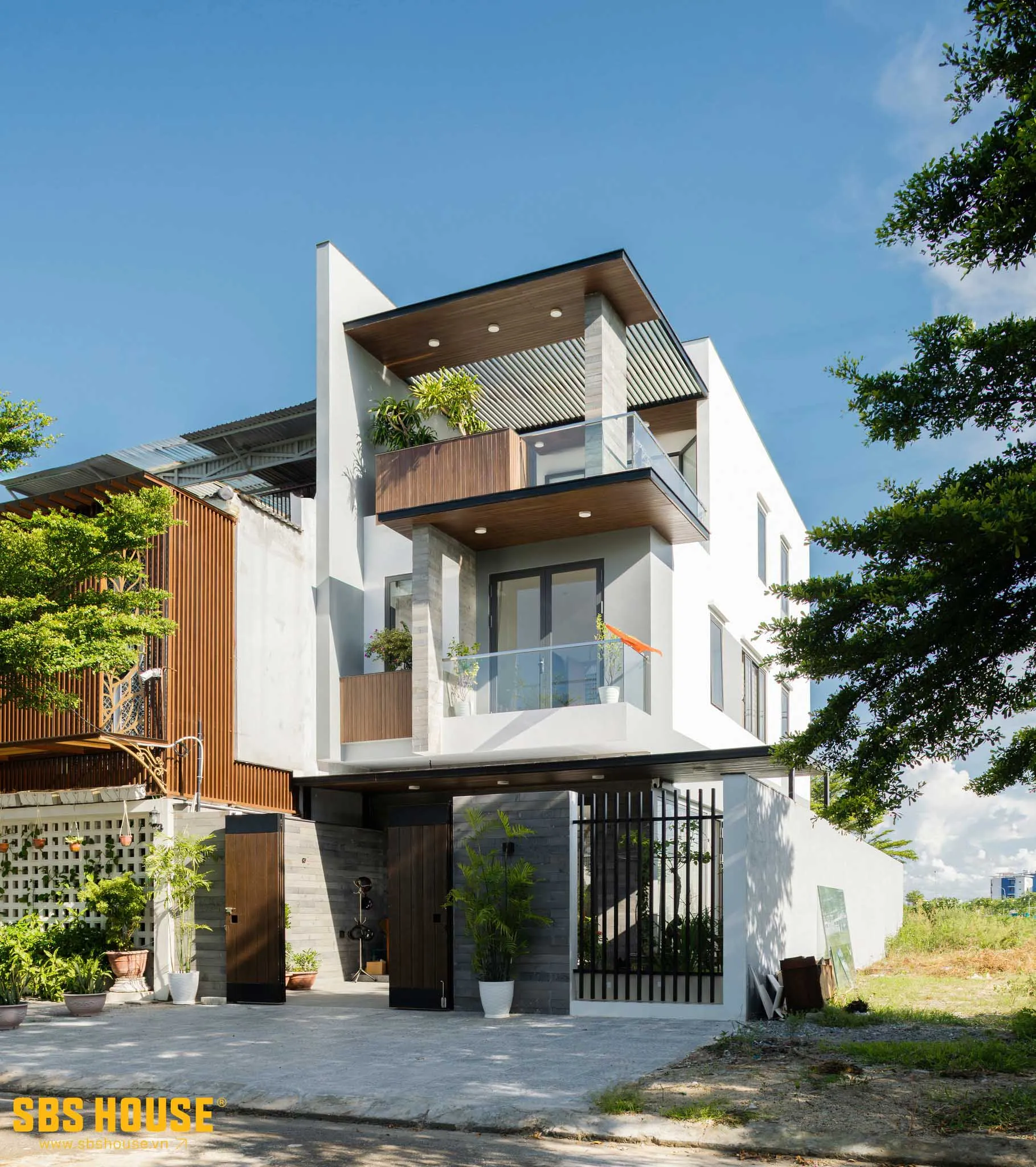 Kiến trúc khối hiện đại, những nét cong, những khoảng không gian sáng - thoáng ở S’s House đều được đội ngũ SBS HOUSE hiện thực hóa một cách tỉ mỉ, chuẩn xác.