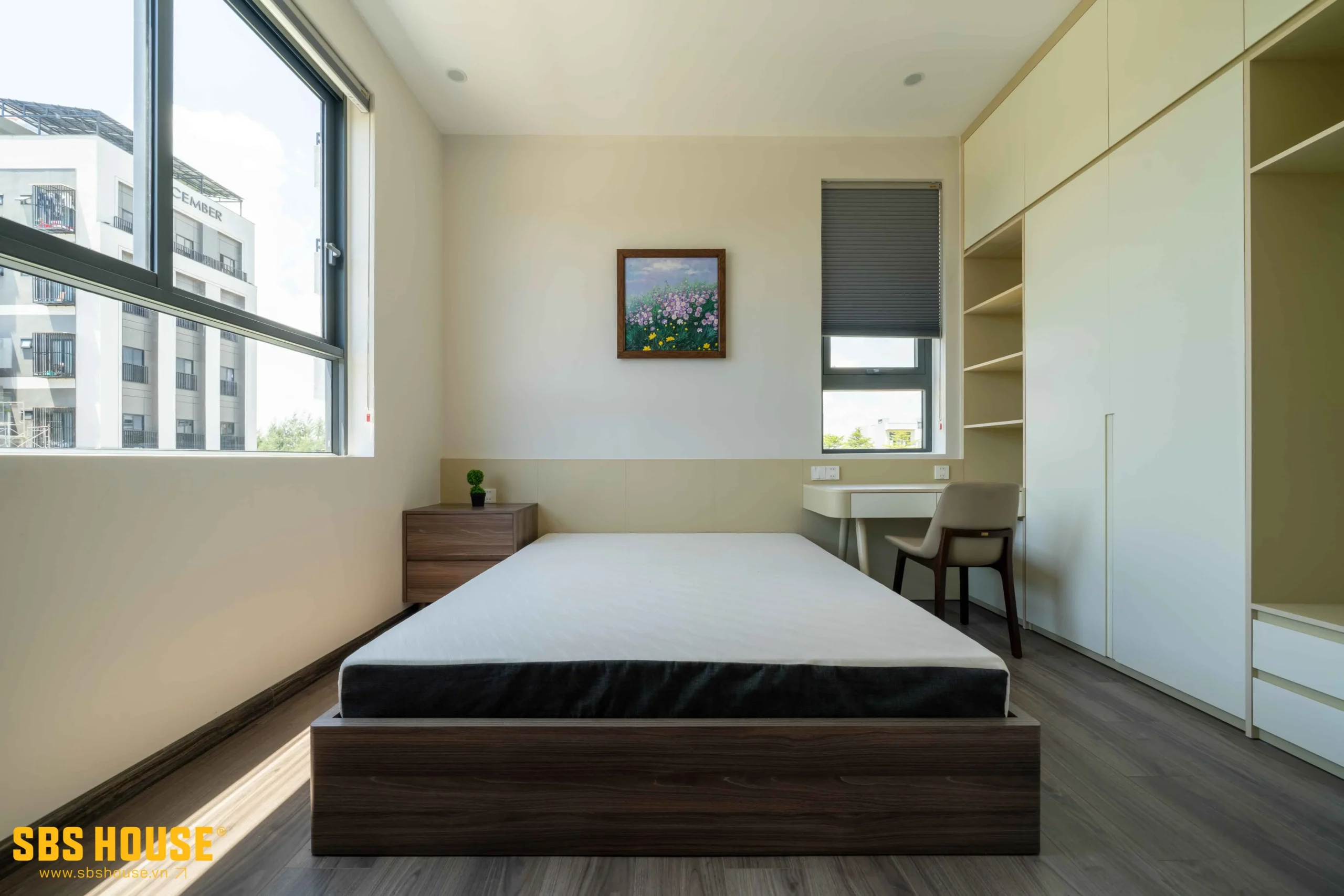 Không quá cầu kỳ, thay vào đó là sự tinh giãn trong bố cục, đường nét. Nhưng những vật liệu, sản phẩm nội thất trong T's House đều được lựa chọn tỉ mỉ, từ các thương hiệu uy tín. Đảm bảo cả tính thẩm mỹ lẫn bền vững cho một tổ ấm lâu dài.