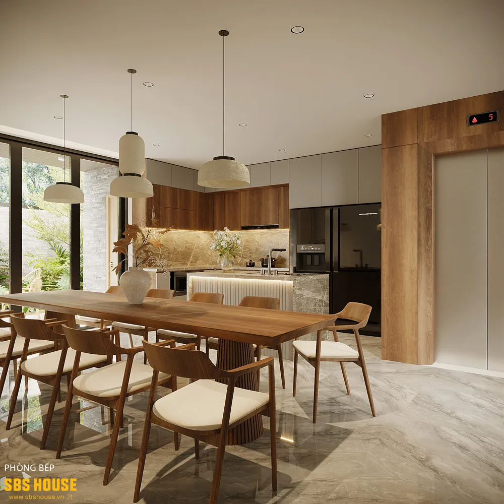 Không gian sinh hoạt chung được thiết kế theo hướng mở, giảm bớt các vách ngăn cứng, giúp ánh sáng và tầm nhìn được lan tỏa xuyên suốt. Điều này giúp các thành viên luôn cảm nhận được sự hiện diện của nhau trong sinh hoạt hằng ngày.